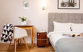 Art Deco Central Rooms